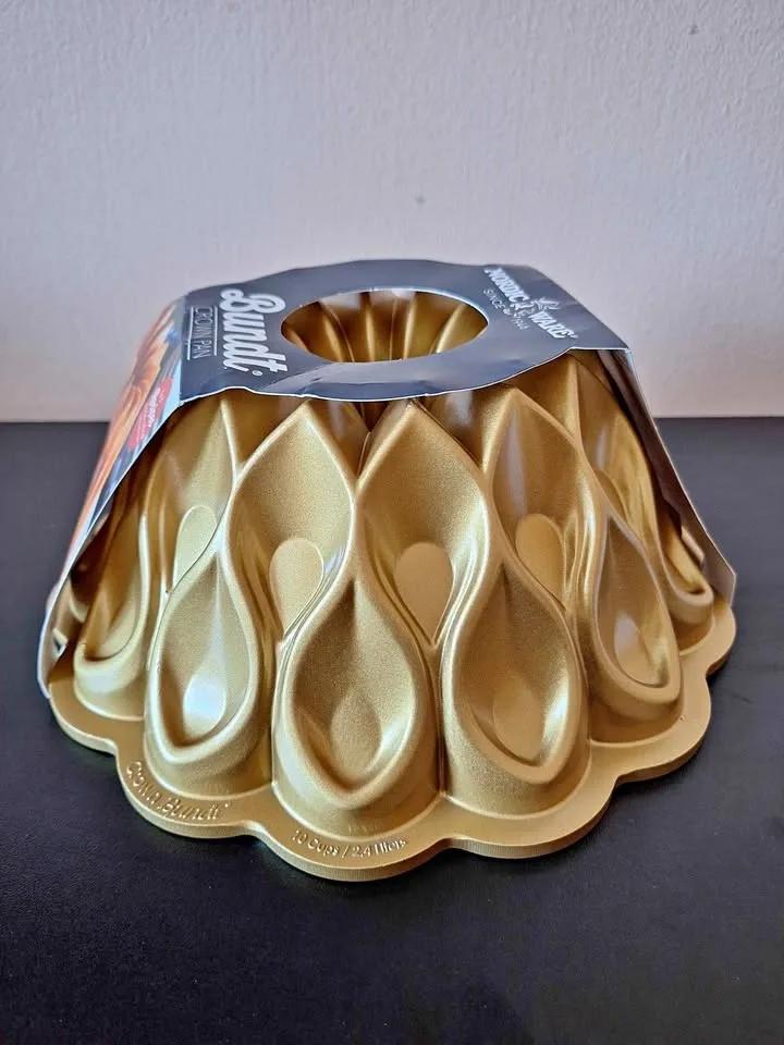 Nordic Ware Crown Bundt Pan