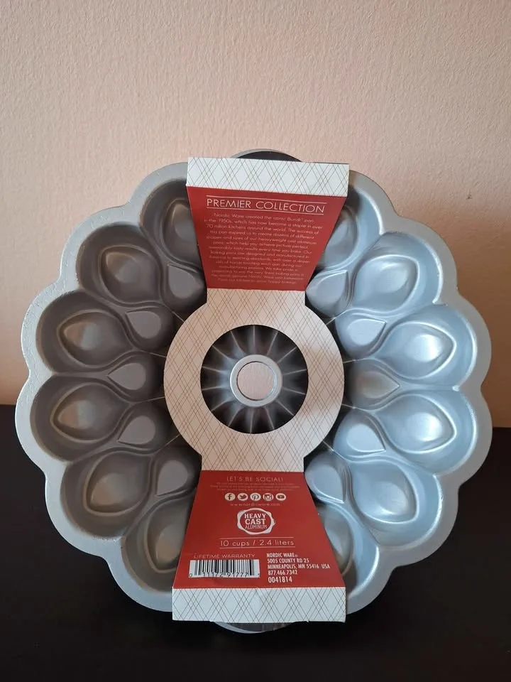 Nordic Ware Crown Bundt Pan - photo 5