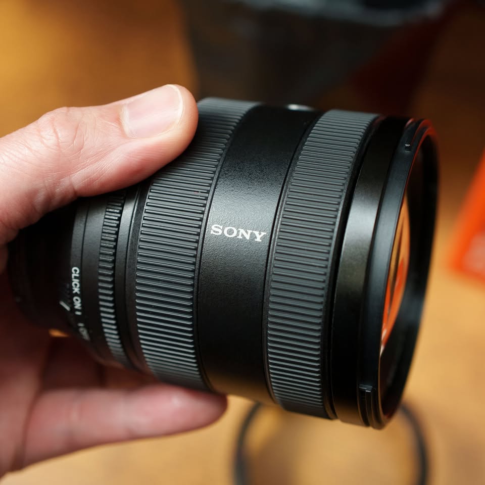 Sony FE 20-70mm f/4 G Lens - Pristine Condition + K&F Filter - photo 3