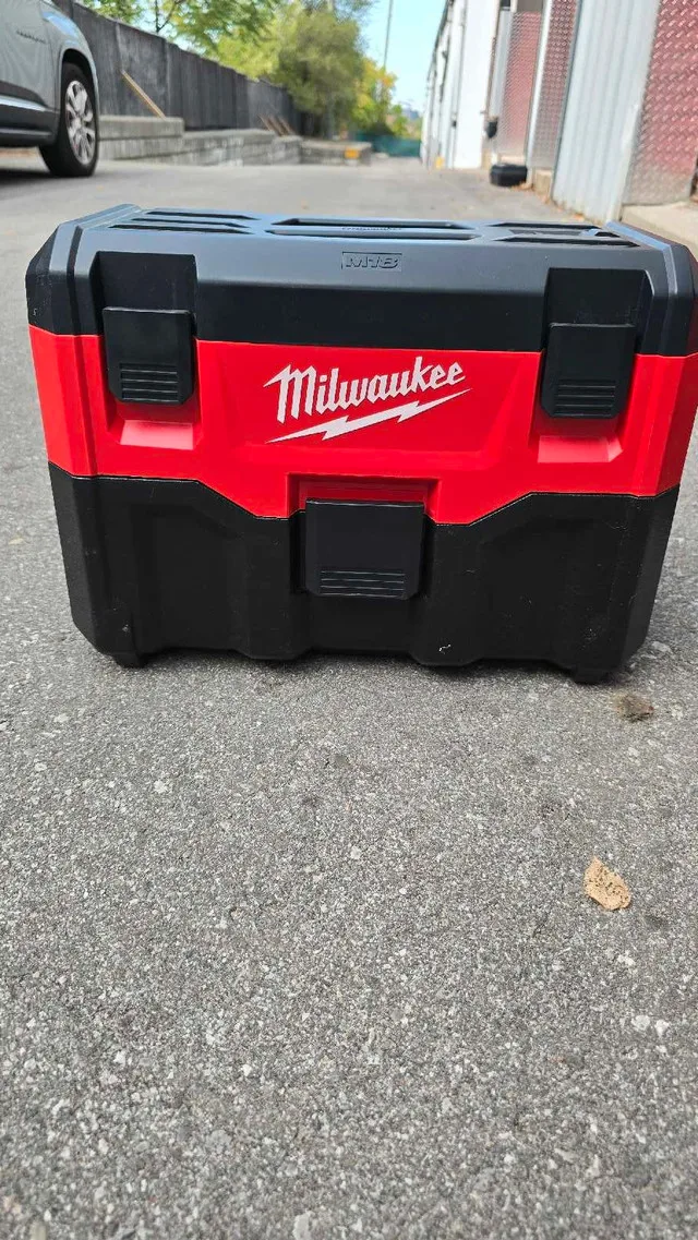 Milwaukee Vacuum thumbnail