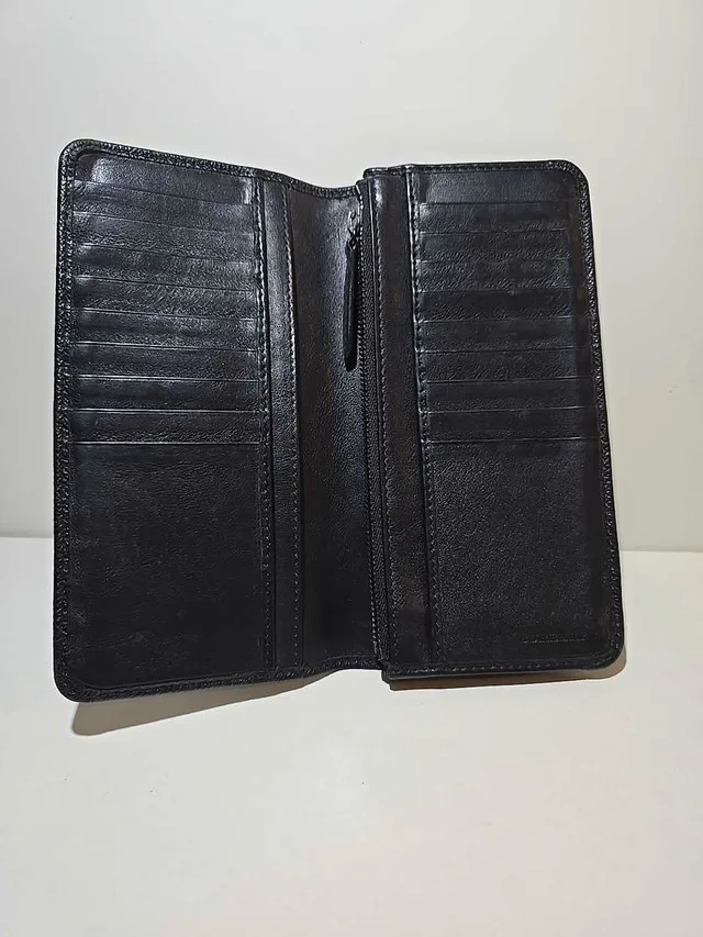 Burberry Wallet Unisex image indicator(2)