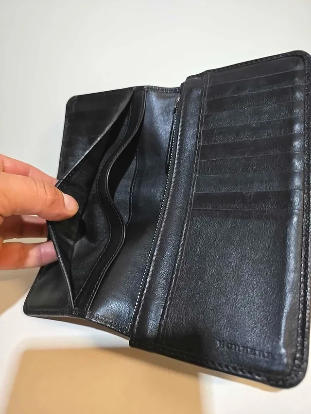 Burberry Wallet Unisex image indicator(3)