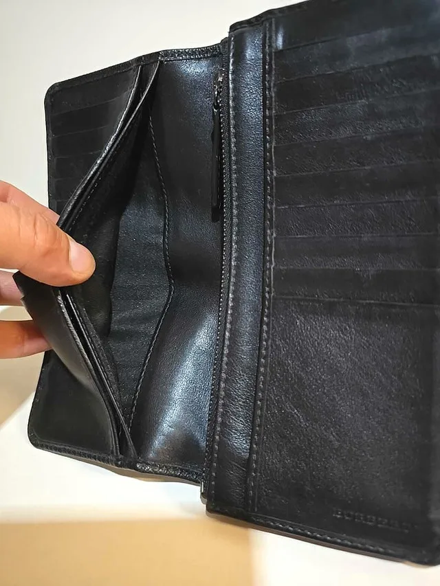 Burberry Wallet Unisex image indicator(5)