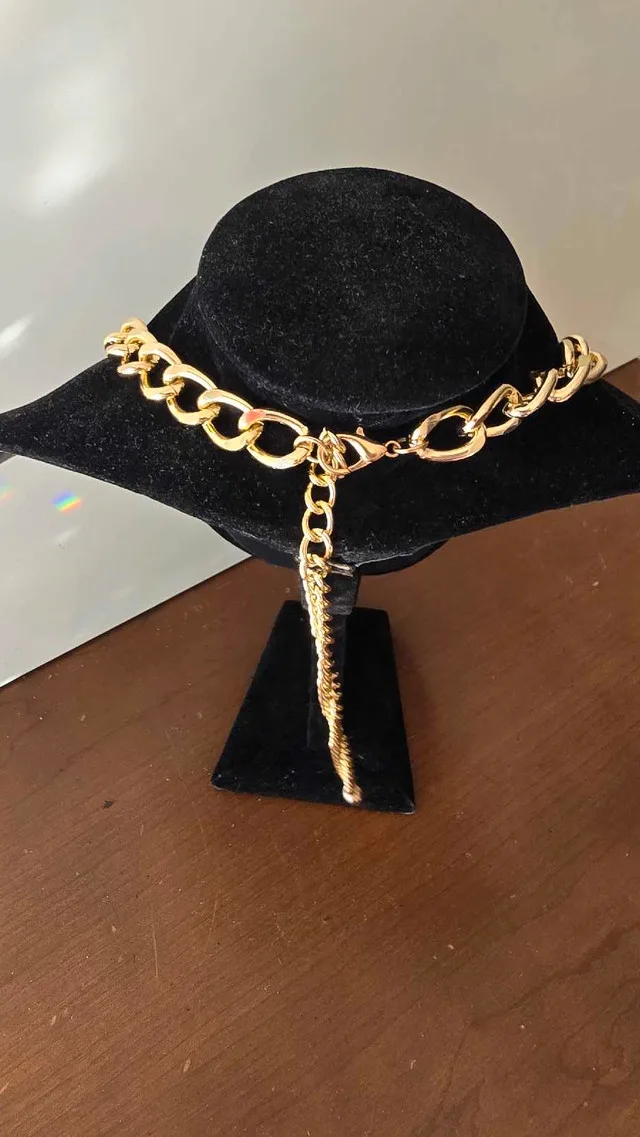 Gold-Toned Chain Necklace thumbnail