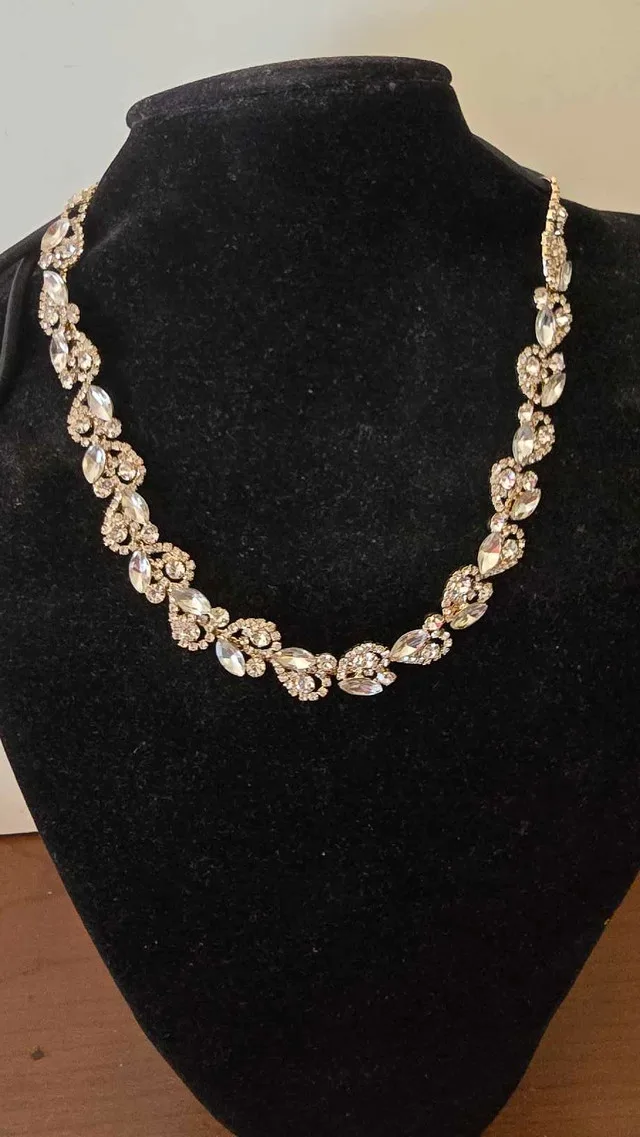 Elegant Clear Stone Necklace thumbnail