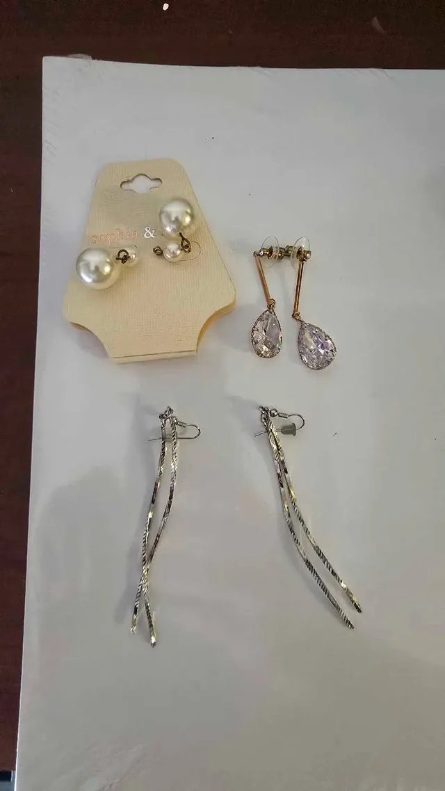 Earrings thumbnail
