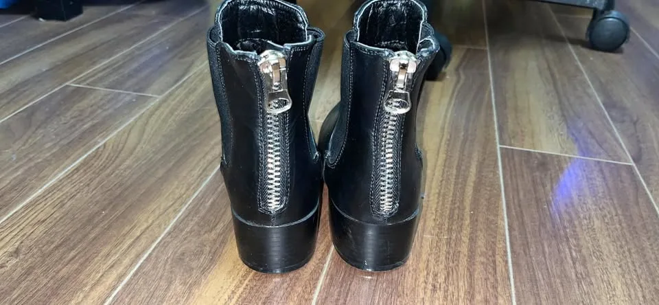 Heeled boots thumbnail