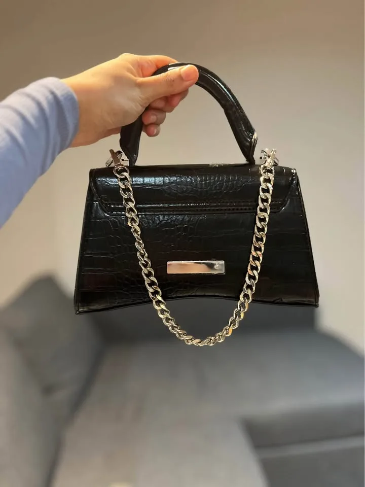 Aldo purse image indicator(2)