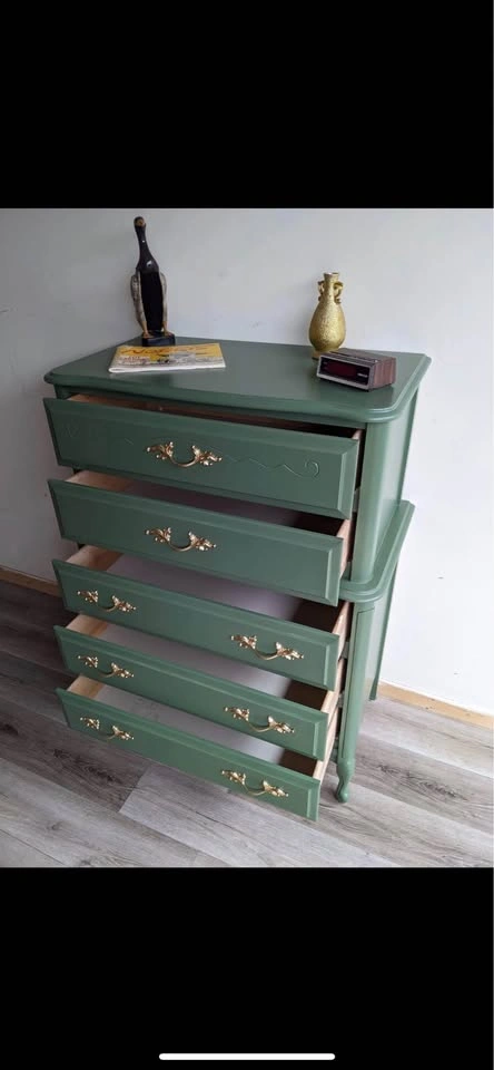 Beautiful Green Dresser - photo 3