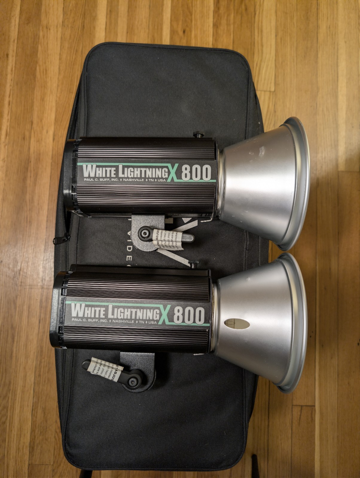 PCB White Lightning X800 Studio Strobes Pair w/ Reflectors - photo 2