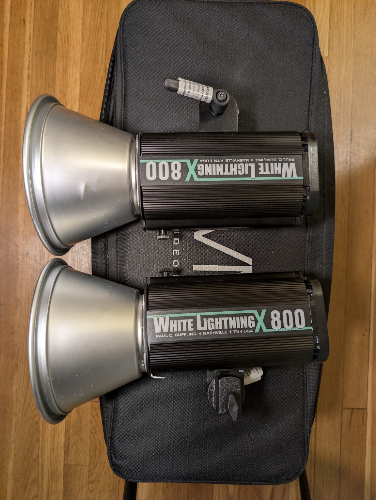 PCB White Lightning X800 Studio Strobes Pair w/ Reflectors - photo 3