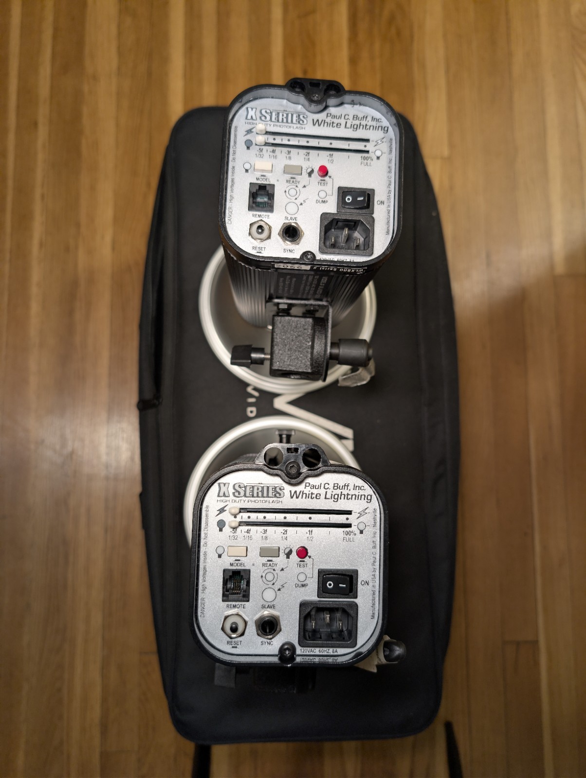 PCB White Lightning X800 Studio Strobes Pair w/ Reflectors - photo 4