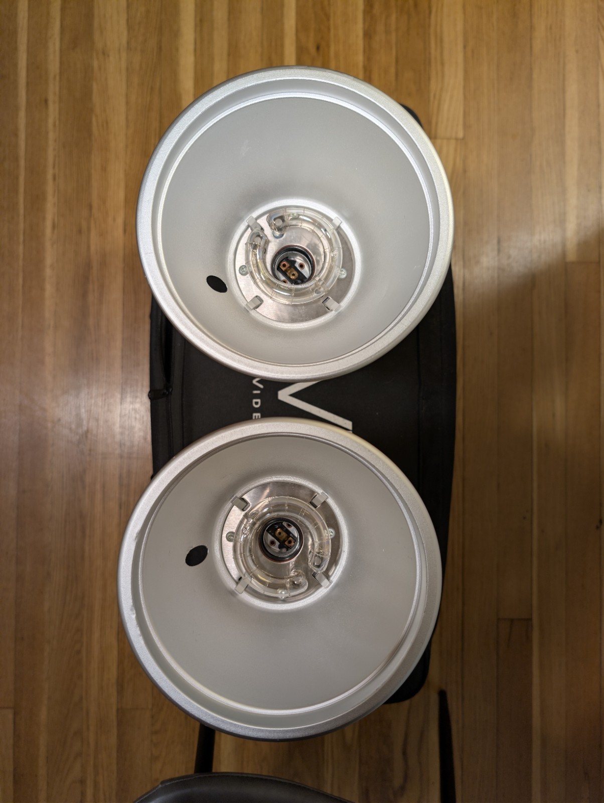 PCB White Lightning X800 Studio Strobes Pair w/ Reflectors - photo 5