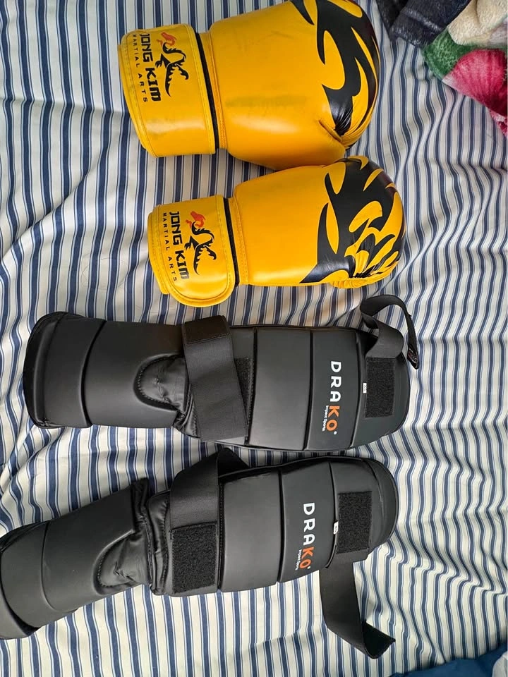 Boxing gloves and shin pads