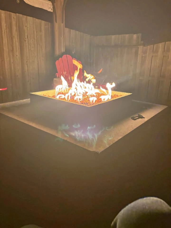 Propane fire pit with tanks