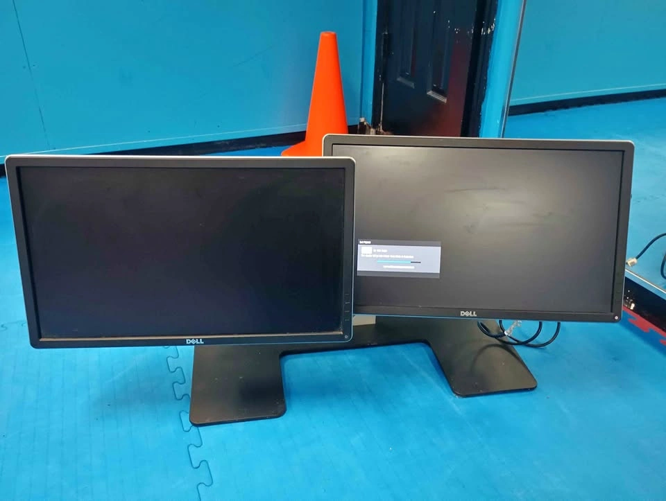 2 Dell P2214H 22" Monitors, 1080p Full HD