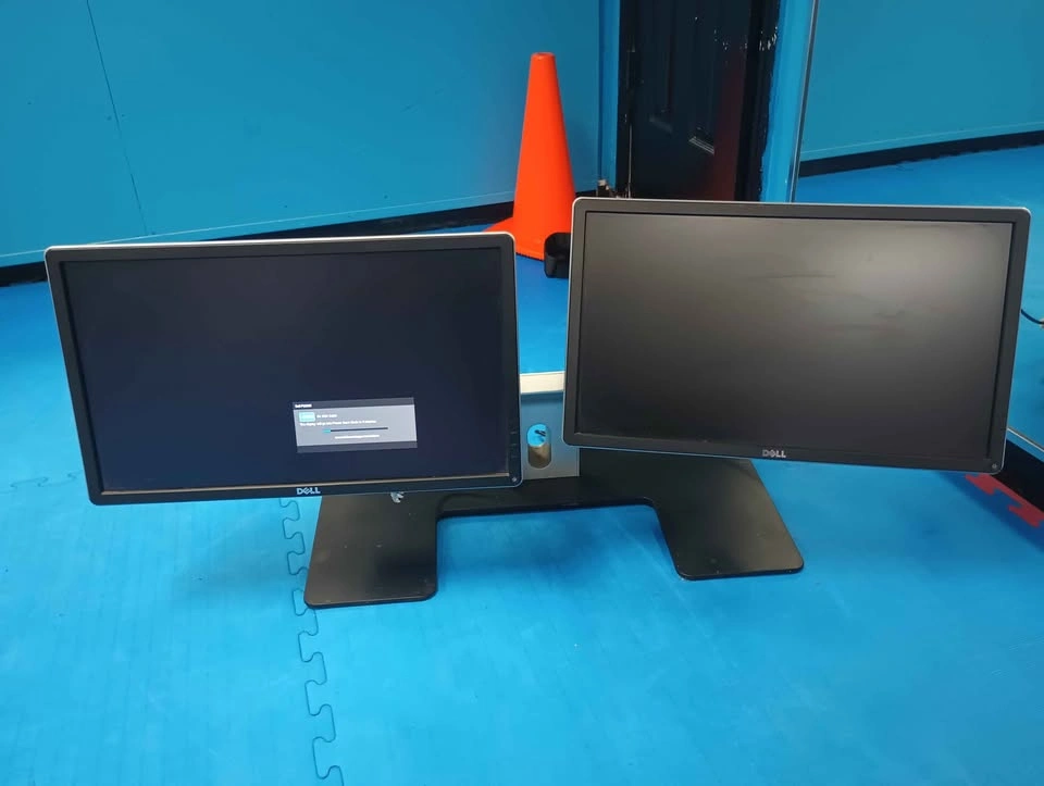 2 Dell P2214H 22" Monitors, 1080p Full HD - photo 4