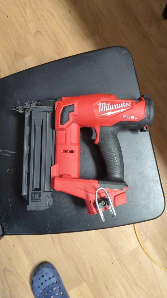 Milwaukee 18 GA Brad Nailer (Tool Only) - photo 2
