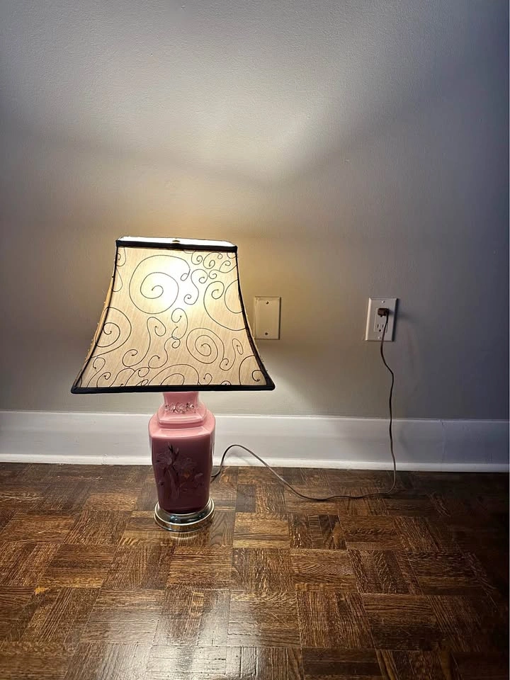Lamp - great condition with lightbulb
