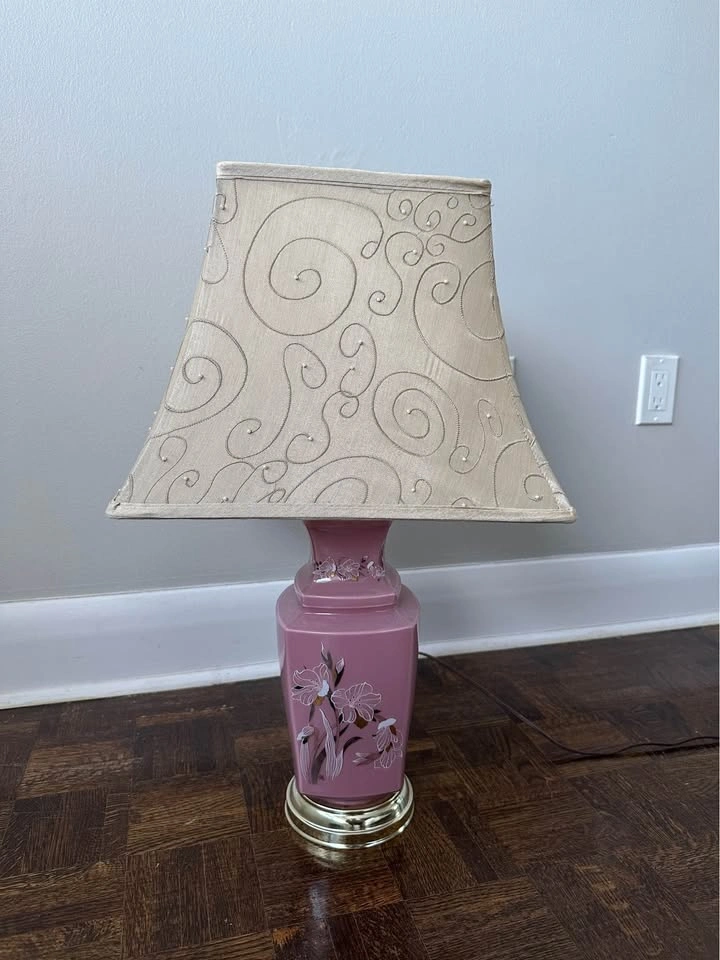 Lamp - great condition with lightbulb - photo 2