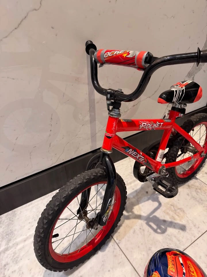 16" Boys Bike + Helmet Gift - photo 2