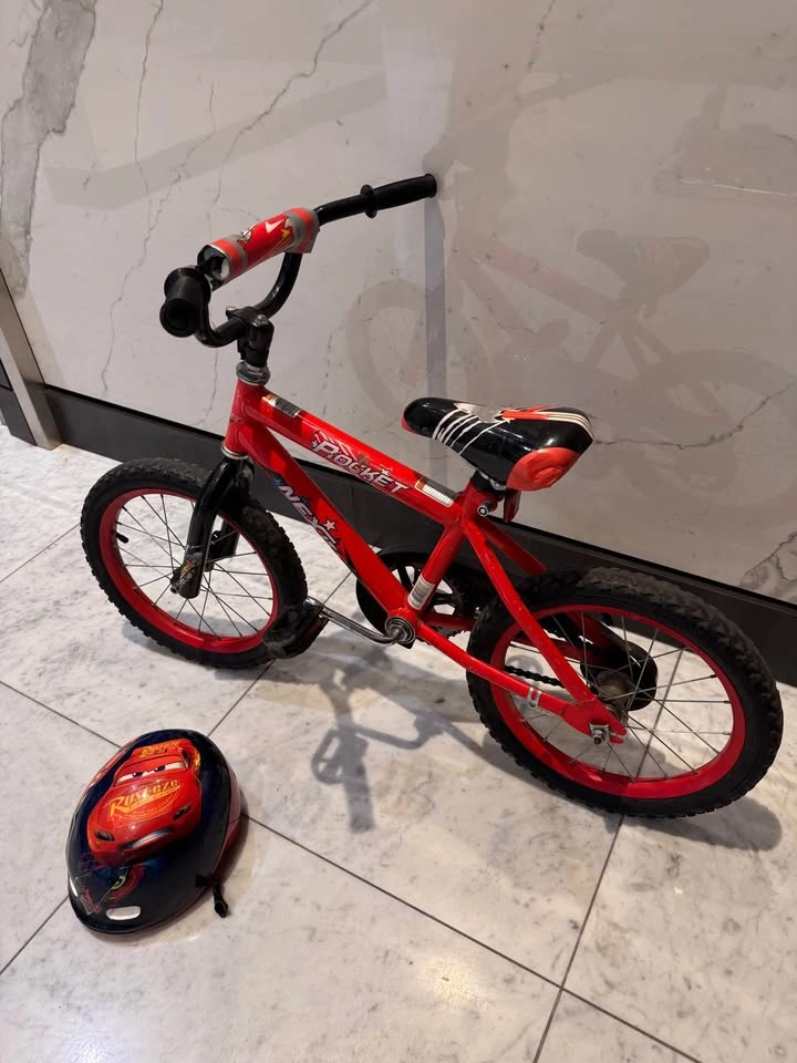 16" Boys Bike + Helmet Gift - photo 3