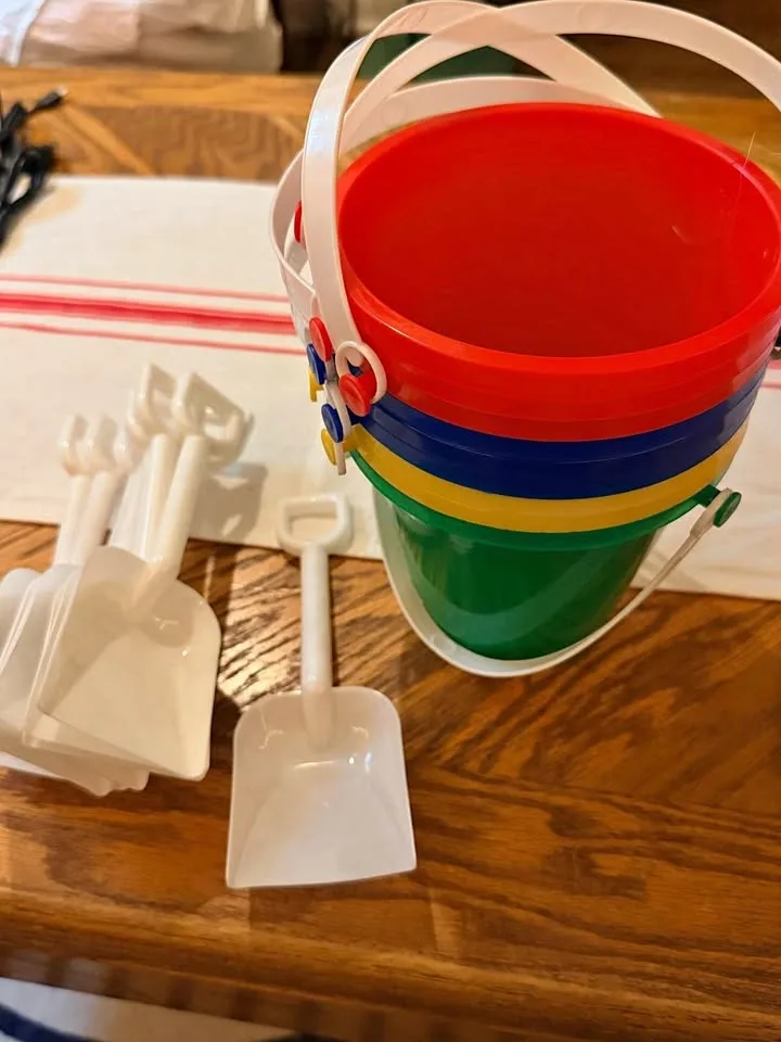 9 mini buckets and shovels