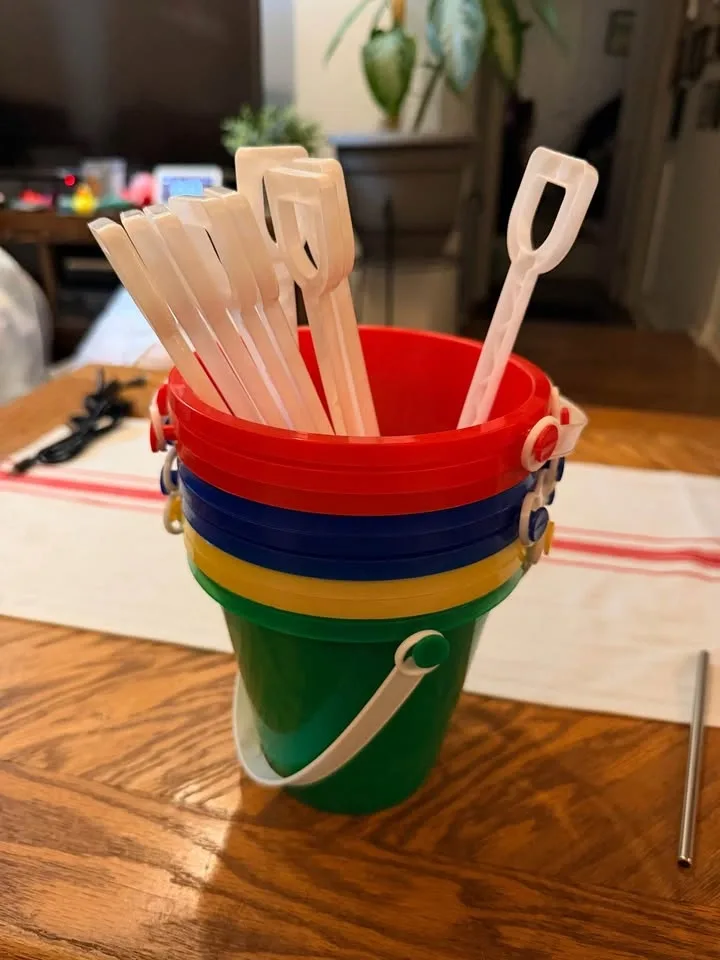 9 mini buckets and shovels - photo 2