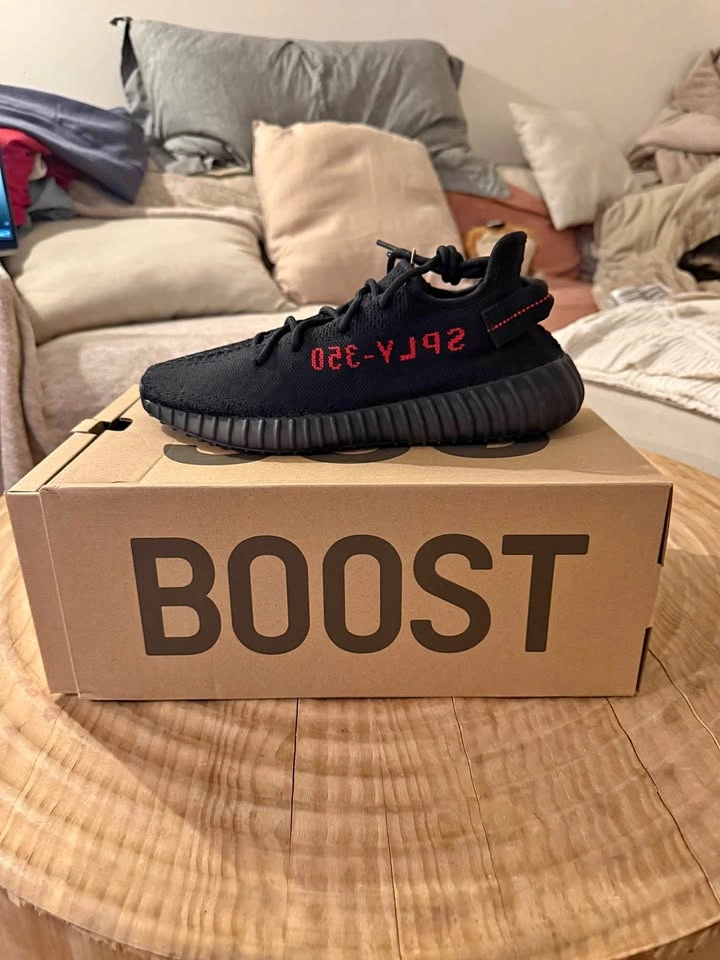 Yeezy Boost 350 V2 - Black Red - M10 - In Box