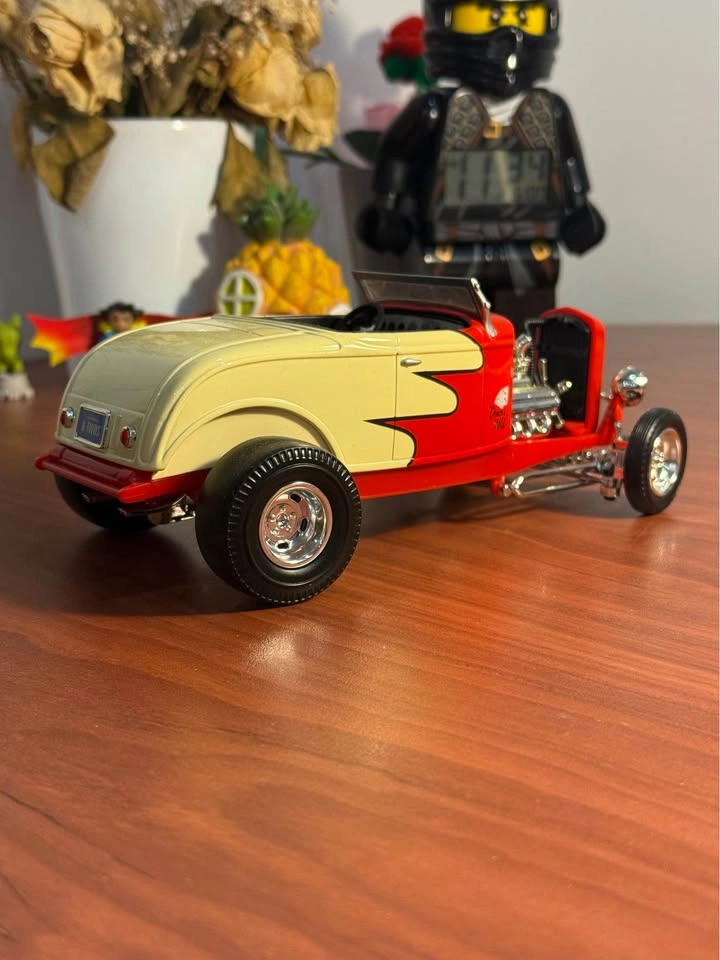 Hotwheels 1/18 scale 1932 Ford Coupe - photo 3