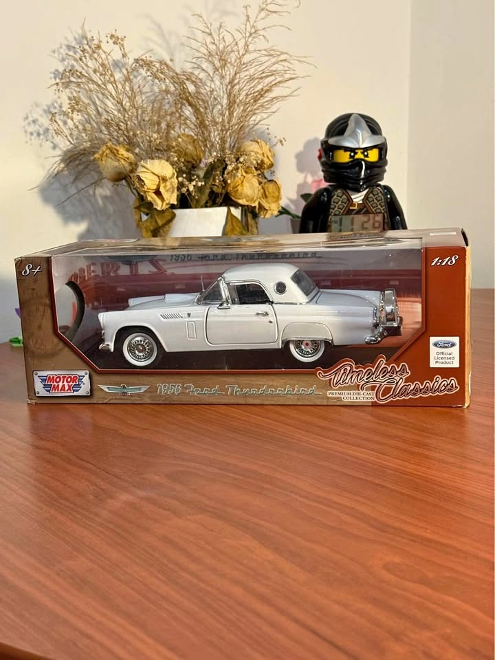 1/18 1956 Ford Thunderbird Diecast (Motor Max) - BNIB
