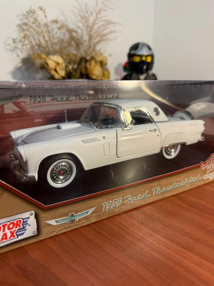 1/18 1956 Ford Thunderbird Diecast (Motor Max) - BNIB - photo 2