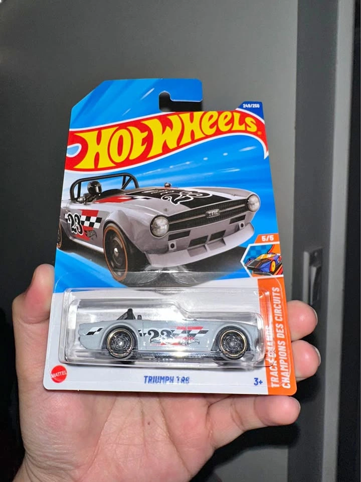 Hotwheels Treasure Hunt Triumph TR6