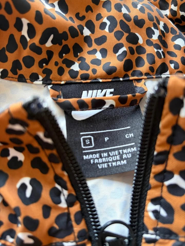 Nike Women's Leopard Print Full-Zip Jacket Small - photo 3