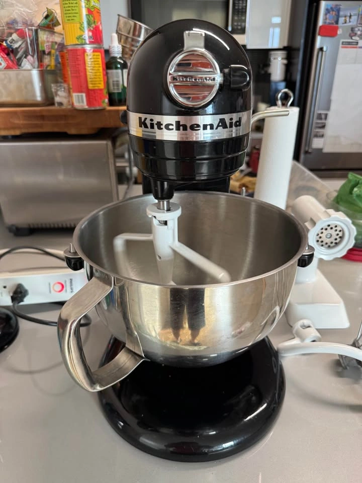 Barely used! Kitchen Aid Stand Mixer 5QT - photo 5