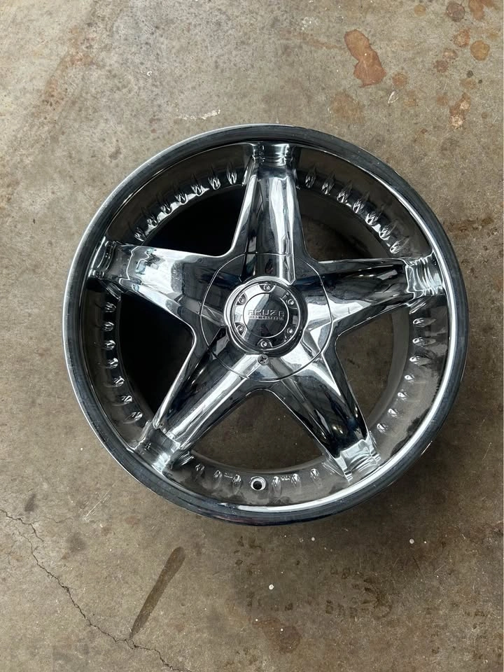 17X7.5 Chrome Japanese Wheels (10 X 100/114.3mm) - photo 2