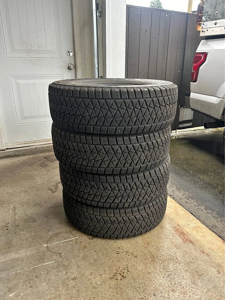 245/70R17 Bridgestone Blizzak 90%
