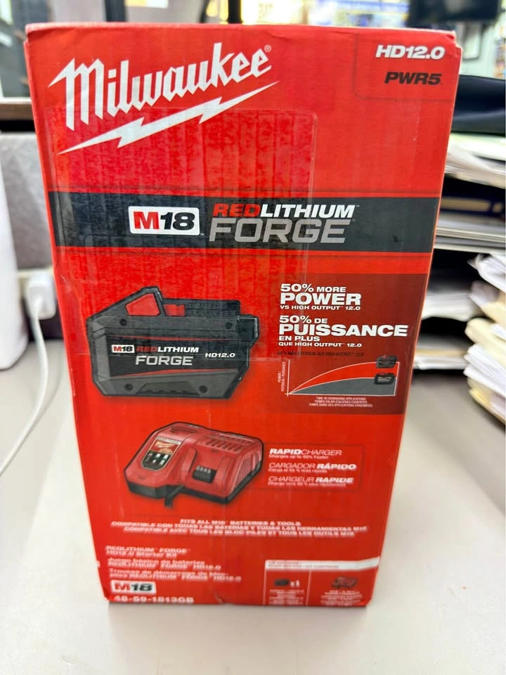 Milwaukee M18 REDLITHIUM FORGE Starter Kit w/ 12.0Ah Battery & C
