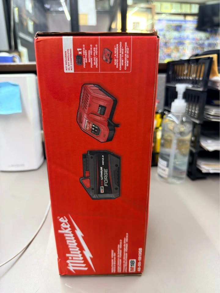 Milwaukee M18 REDLITHIUM FORGE Starter Kit w/ 12.0Ah Battery & C - photo 2