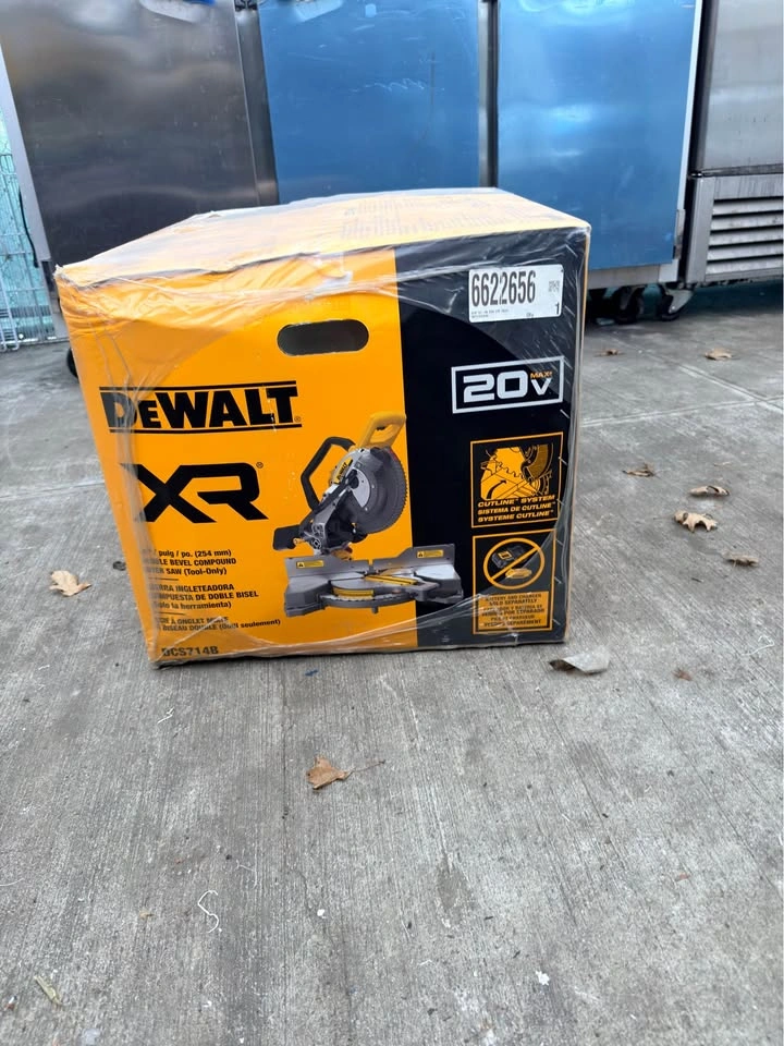 Dewalt 10" Miter Saw (Tool Only) - photo 2