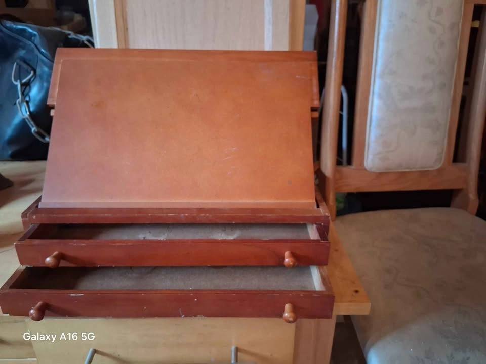 Artist's Workdesk - photo 3