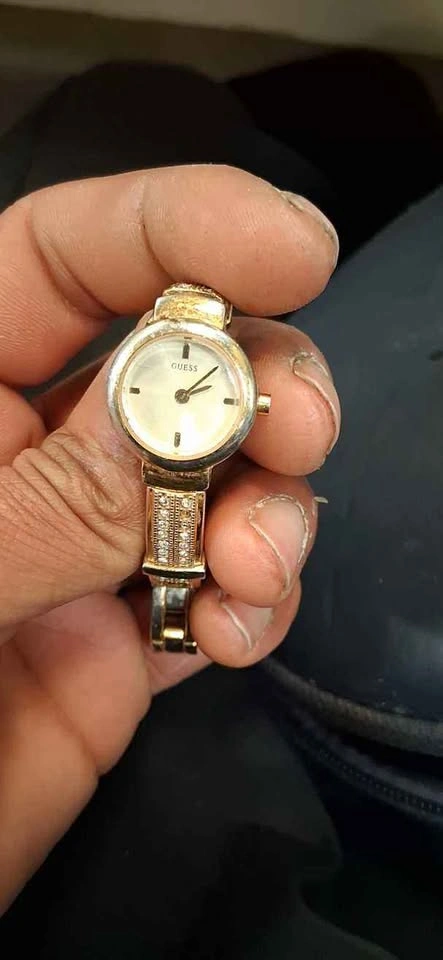 Variety of Vintage watches. Functional, battery needed, ask abou - photo 2