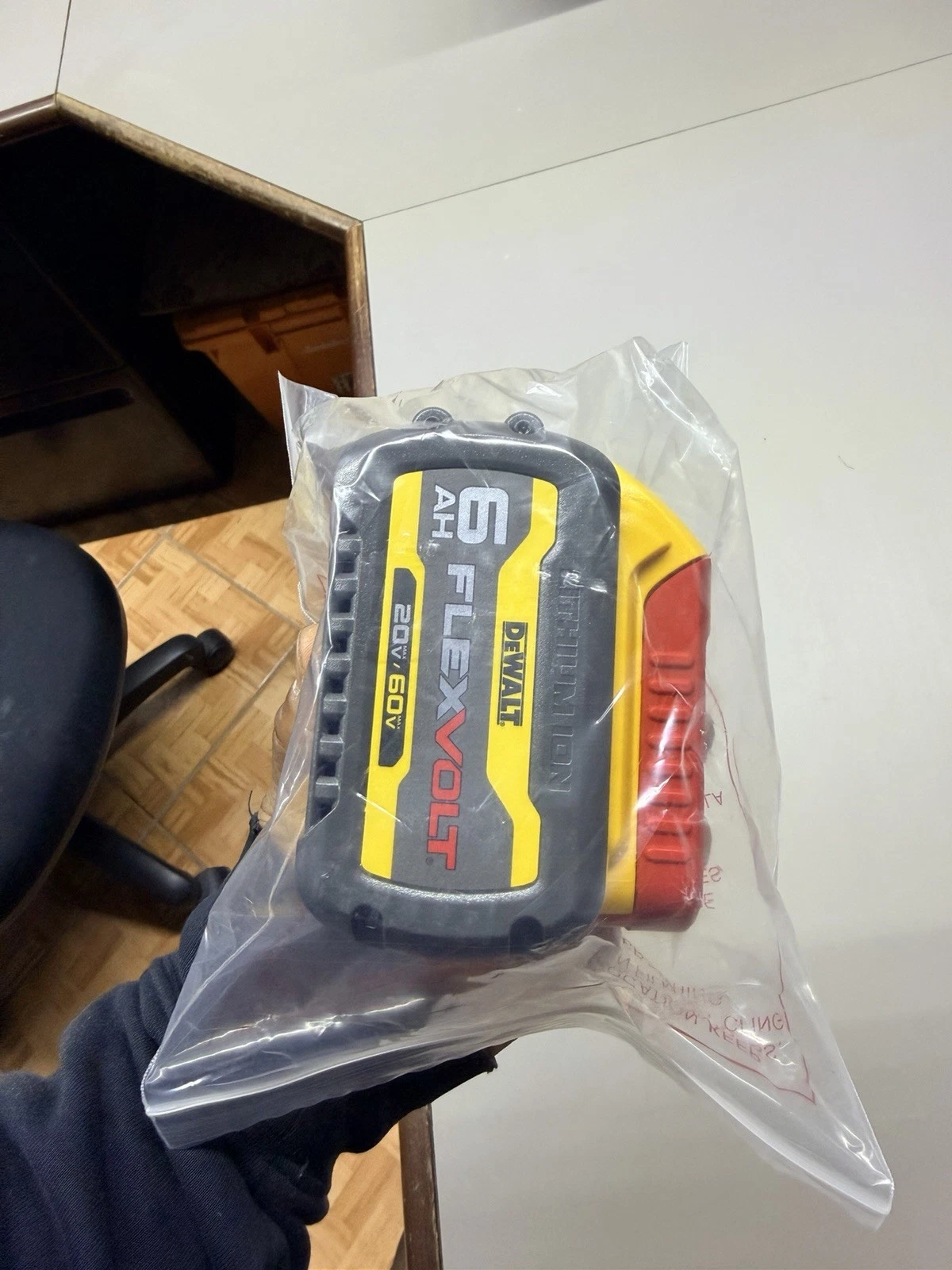 DEWALT FLEXVOLT 6Ah 20V/60V Lithium-Ion Battery DCB606 Yellow