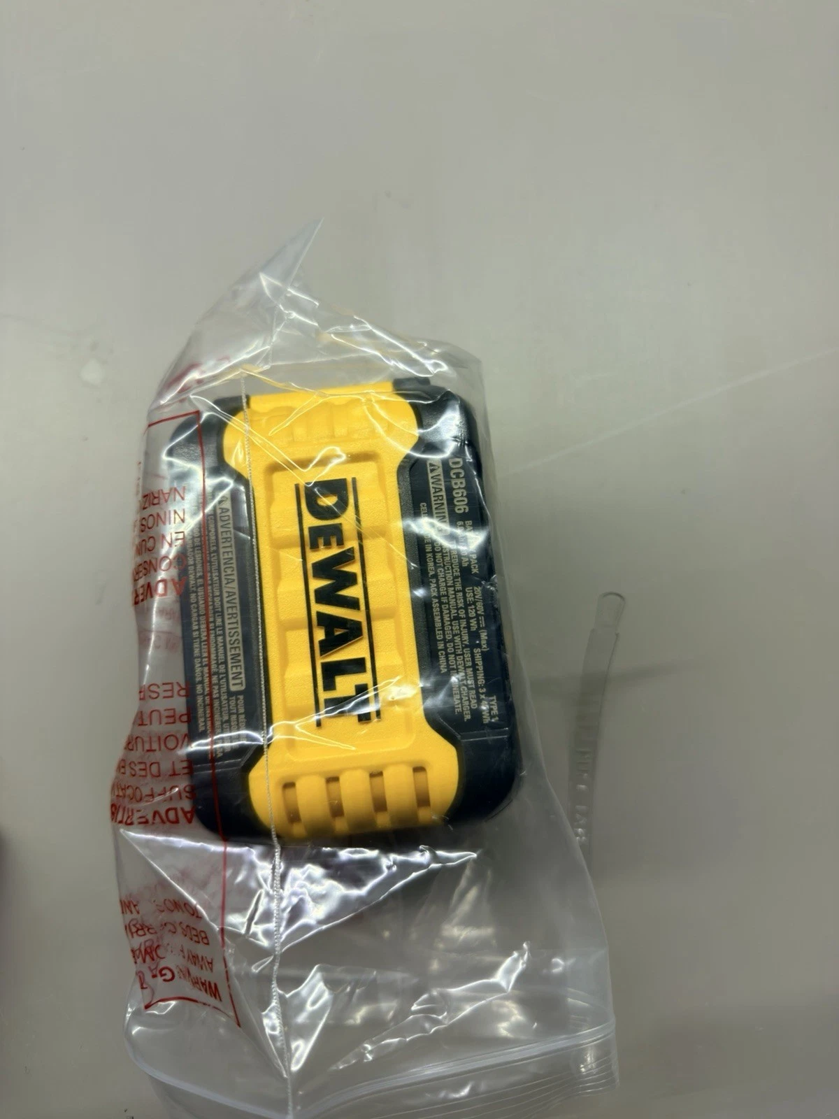DEWALT FLEXVOLT 6Ah 20V/60V Lithium-Ion Battery DCB606 Yellow - photo 2