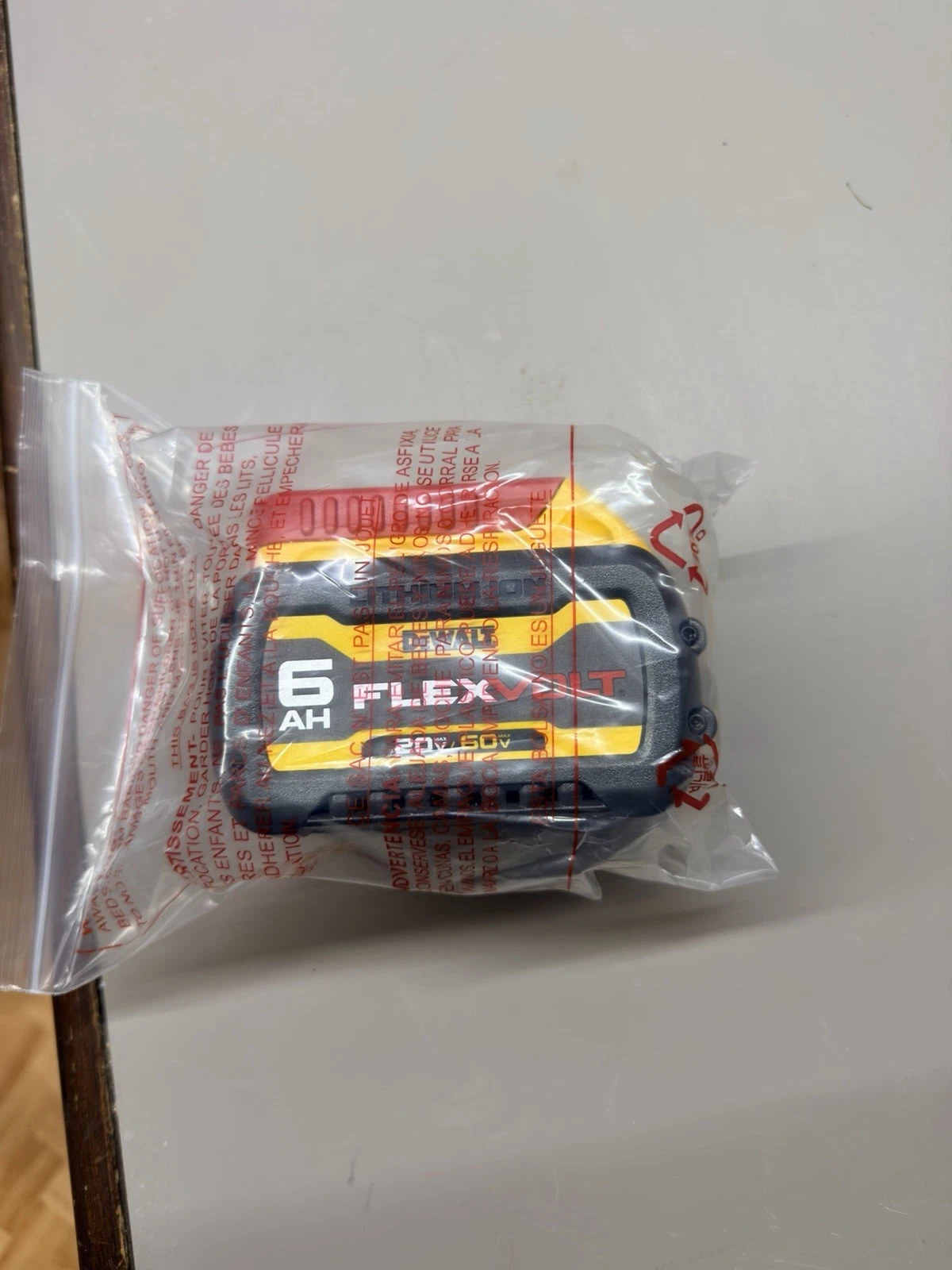 DEWALT FLEXVOLT 6Ah 20V/60V Lithium-Ion Battery DCB606 Yellow - photo 3