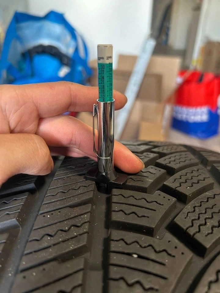 225/40R18 Ovation Tires | 95% Tread - photo 2