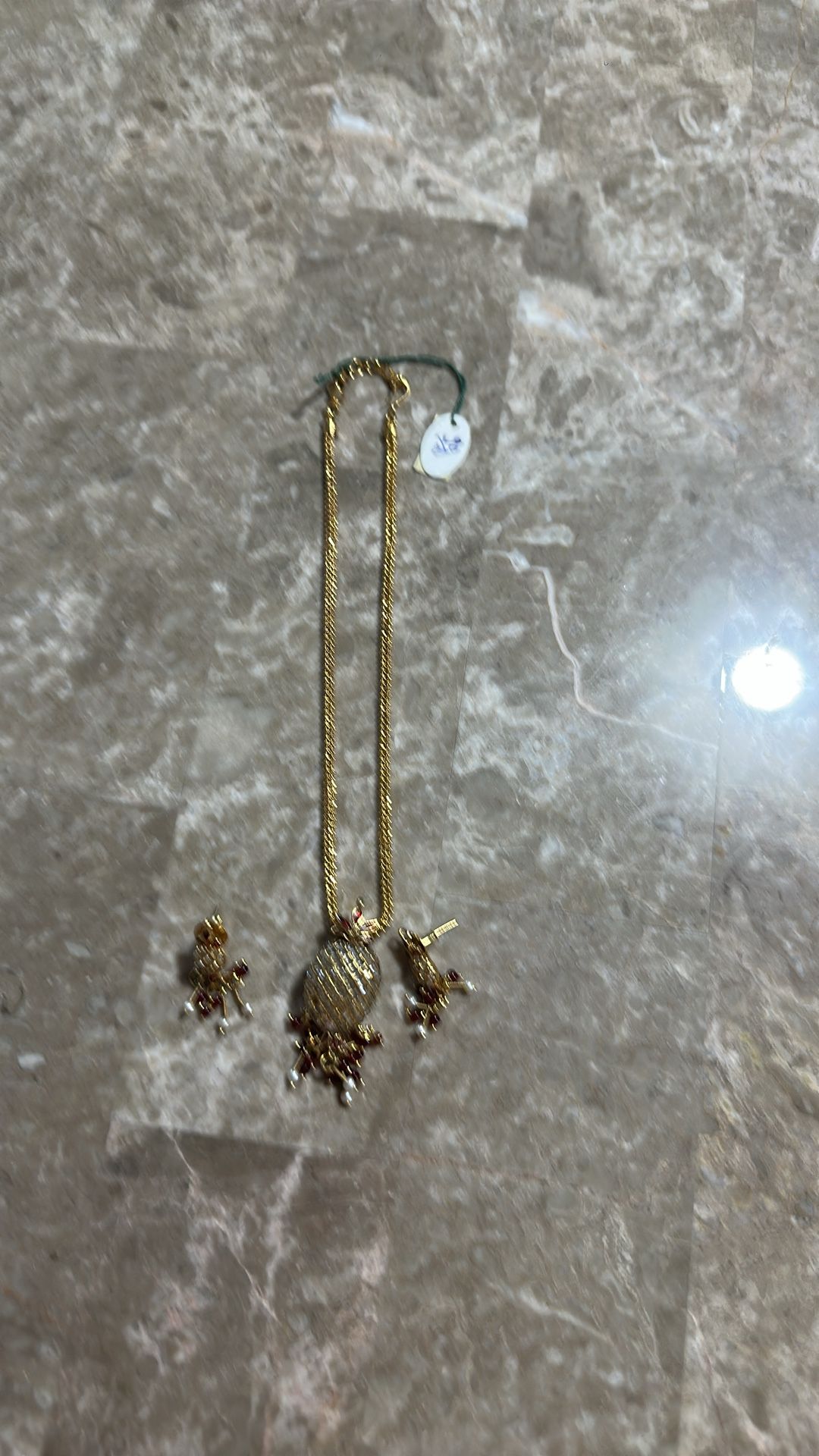 Elegant necklace and earrings set