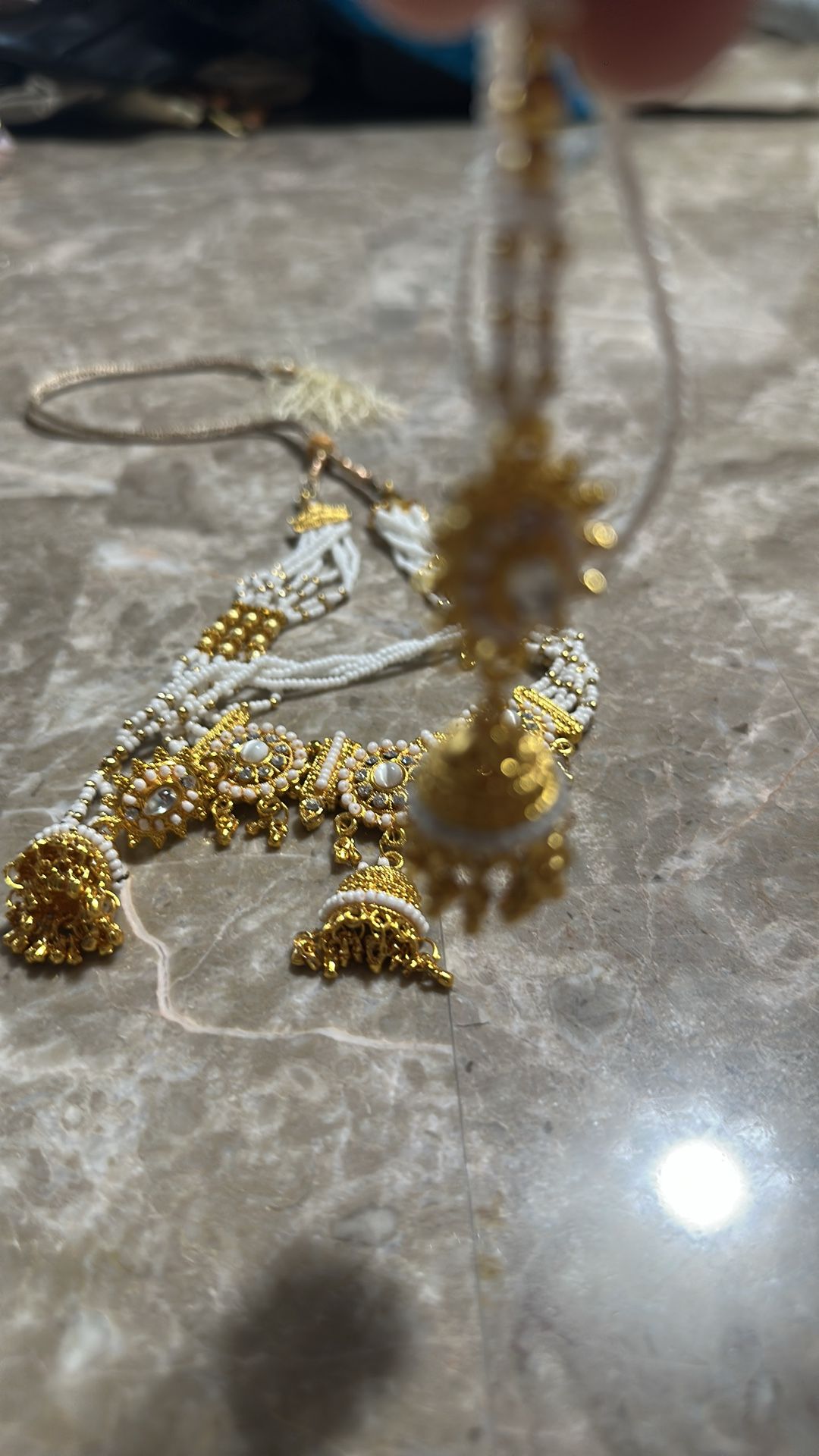 Beautiful White and Gold Indian Jewelry Set - photo 2