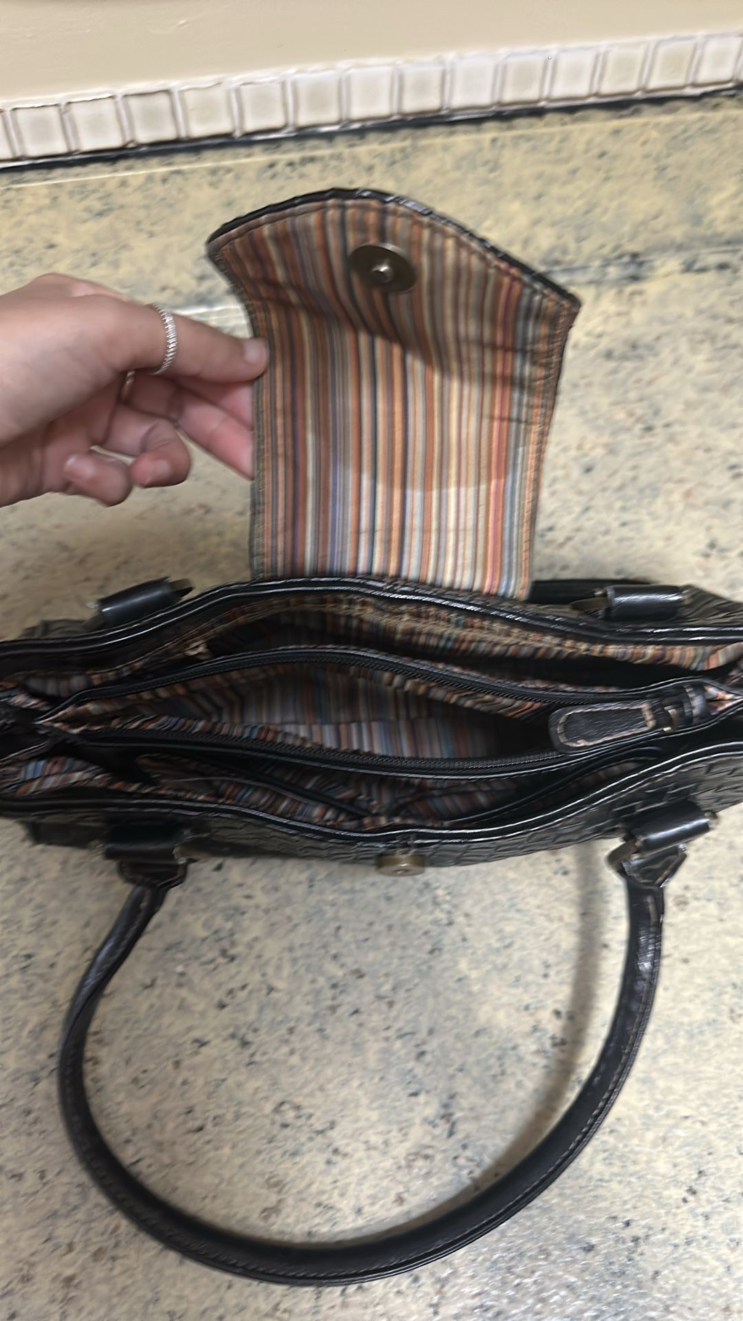 Black sturdy purse - photo 3