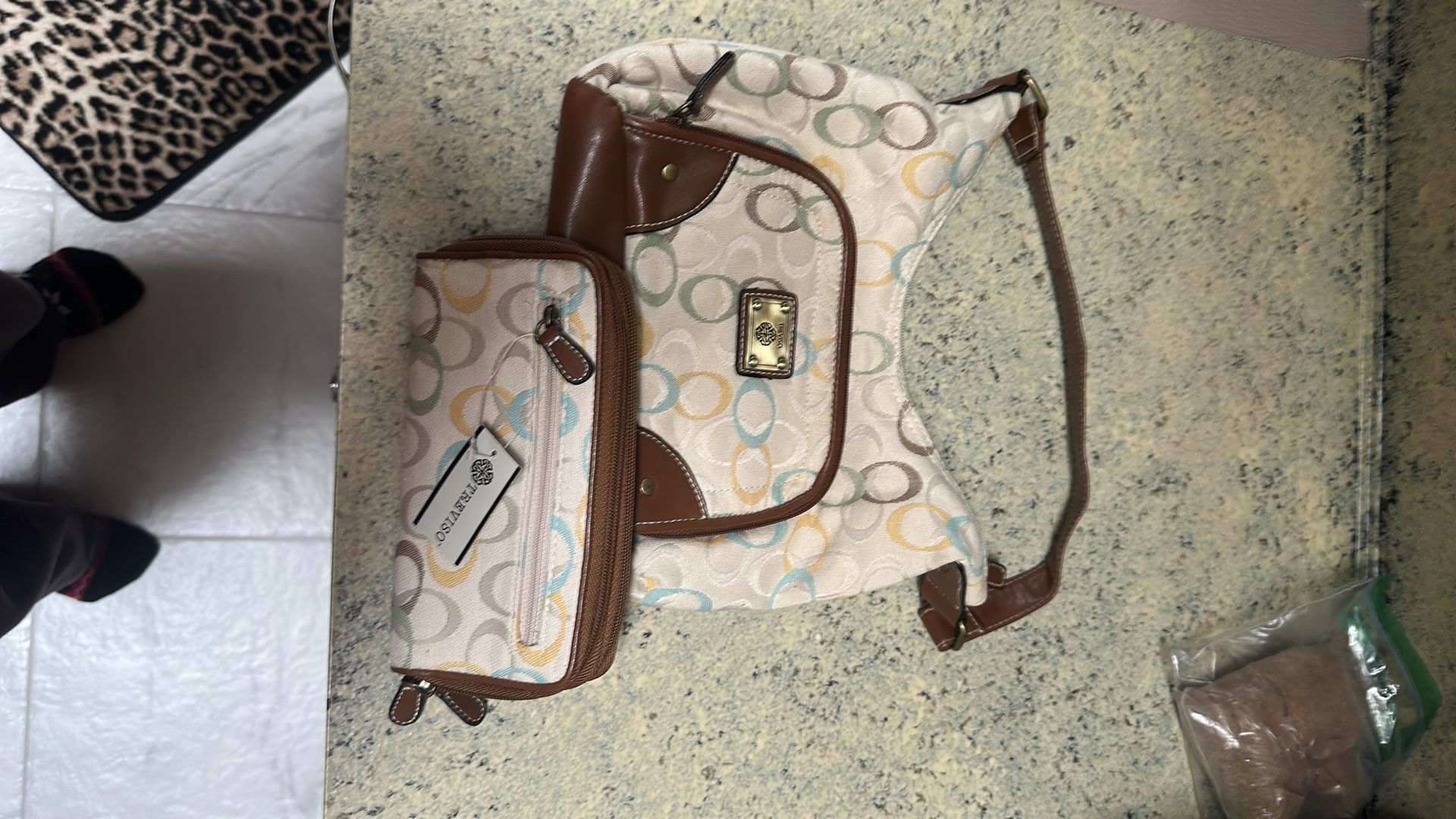 Used Treviso purse and a brand new wallet - photo 2